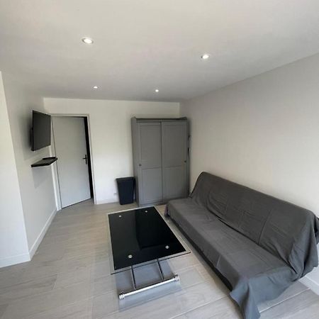 Studio En Bas De Villa Avec Piscine Proche Bord De Mer Cagnes-sur-Mer Bagian luar foto